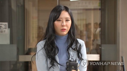 '장자연 동료' 윤지오 "이미숙 등 6명 조사 필요"