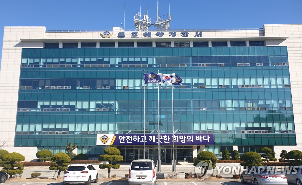 신안 해상서 12명 탄 어선 전복…3명 구조 | 연합뉴스