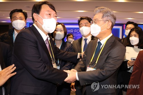妻に息子に…　大統領選を揺るがす与野党候補の「家族リスク」＝韓国
