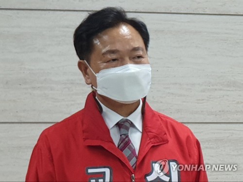 '선거법 위반' 심의보 전 충북교육감 예비후보 300만원 구형