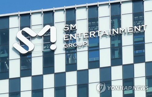 [특징주] SM 주가 15만원 육박…금감원, 카카오 지분매입 조사(종합3보)