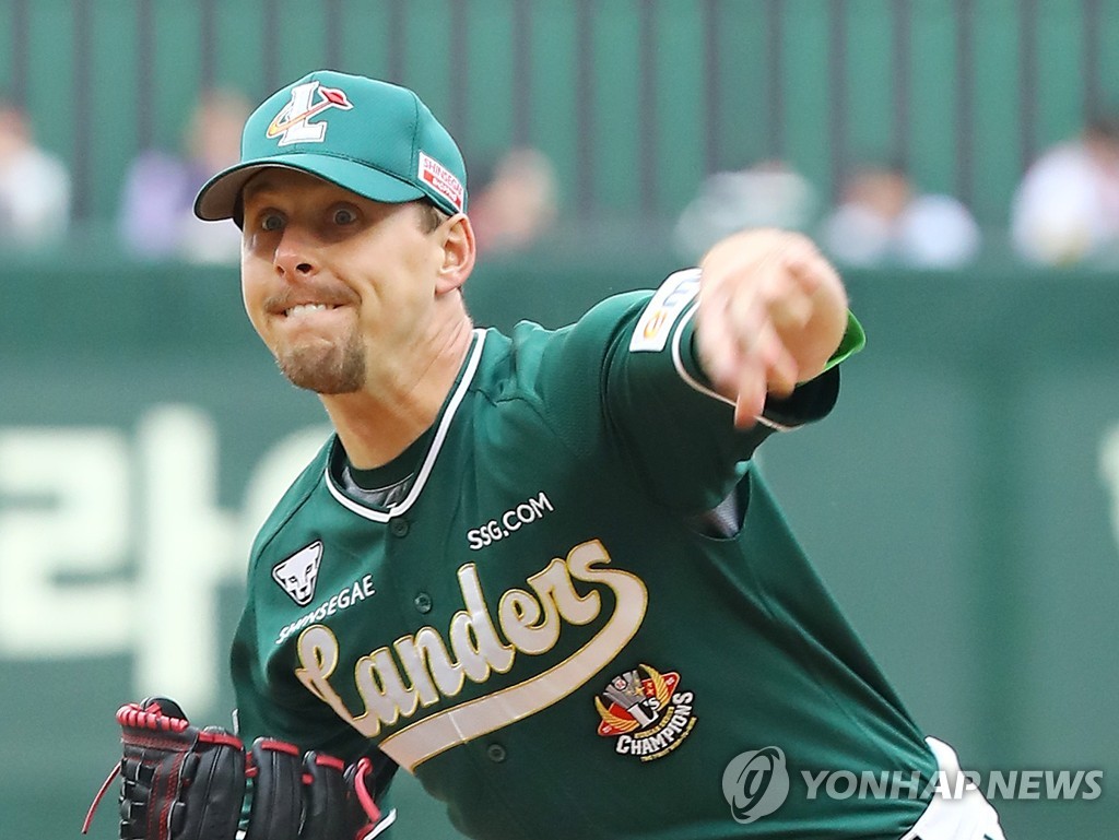 SSG Landers starter Kirk McCarty pitches against the Kiwoom Heroes during a Korea Baseball Organization regular season game at Incheon SSG Landers Field in Incheon, some 30 kilometers west of Seoul, on April 22, 2023, in this photo provided by the Landers. (PHOTO NOT FOR SALE) (Yonhap)