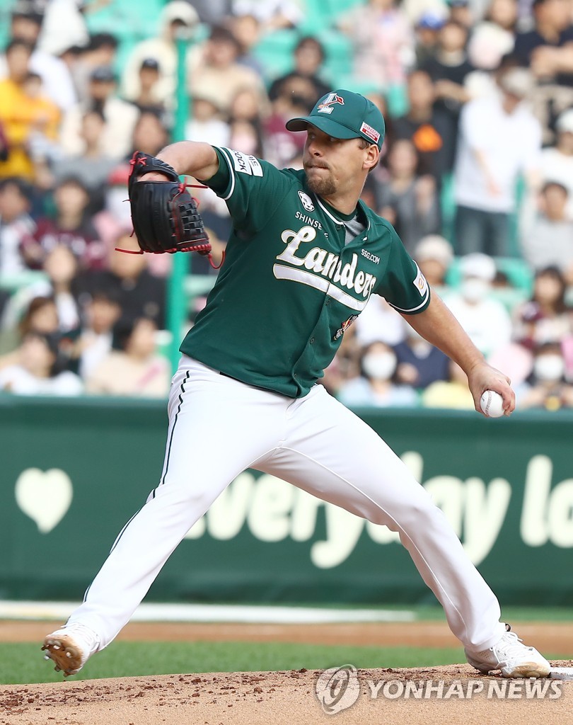 SSG Landers starter Kirk McCarty pitches against the Kiwoom Heroes during a Korea Baseball Organization regular season game at Incheon SSG Landers Field in Incheon, some 30 kilometers west of Seoul, on April 22, 2023, in this photo provided by the Landers. (PHOTO NOT FOR SALE) (Yonhap)