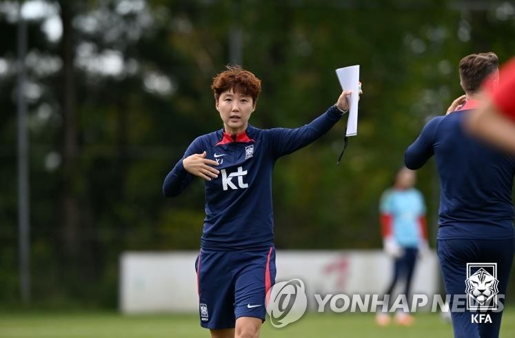 박윤정 한국 여자 20세 이하(U-20) 축구대표팀 감독