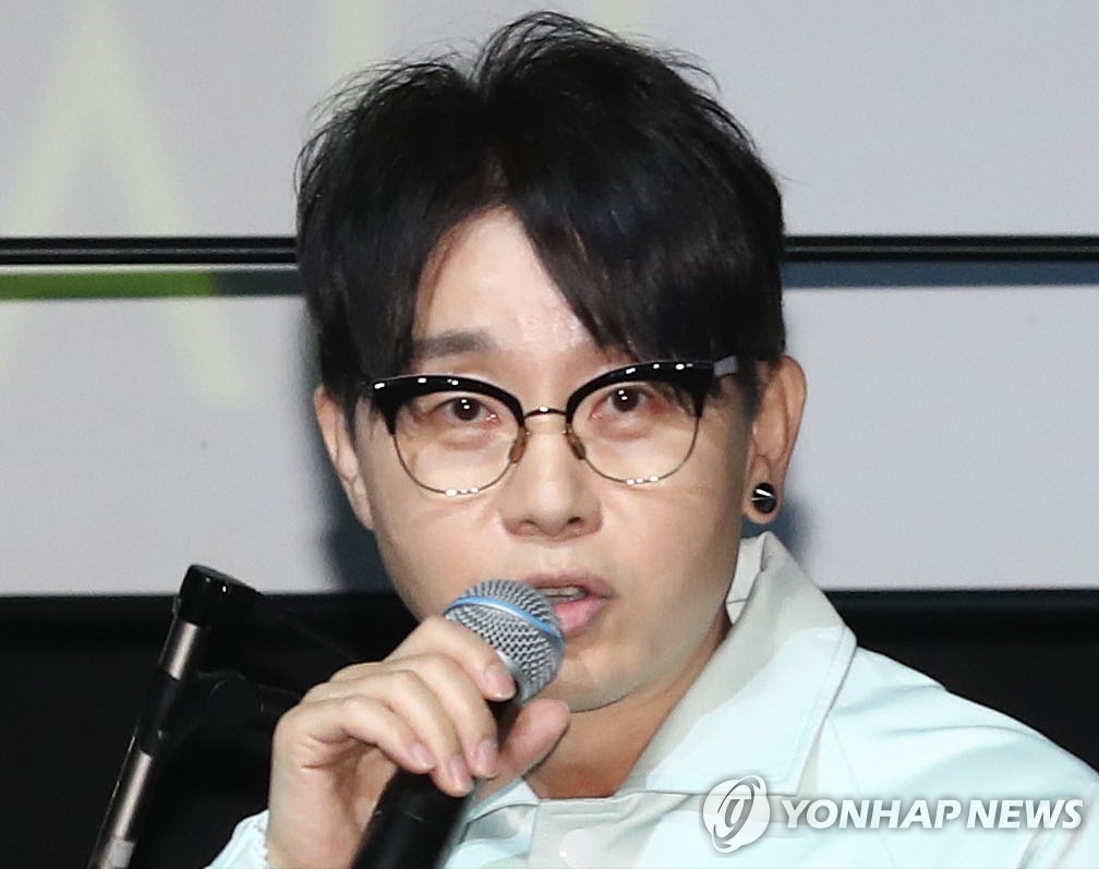 이승환, '대관 취소' 손배소 첫 변론…재판부 손해 특정해달라