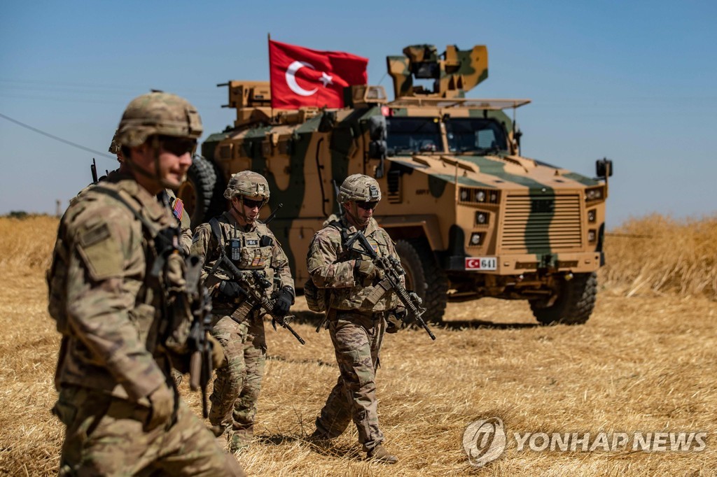 지난달 시리아 북동부를 순찰하는 미군과 터키군