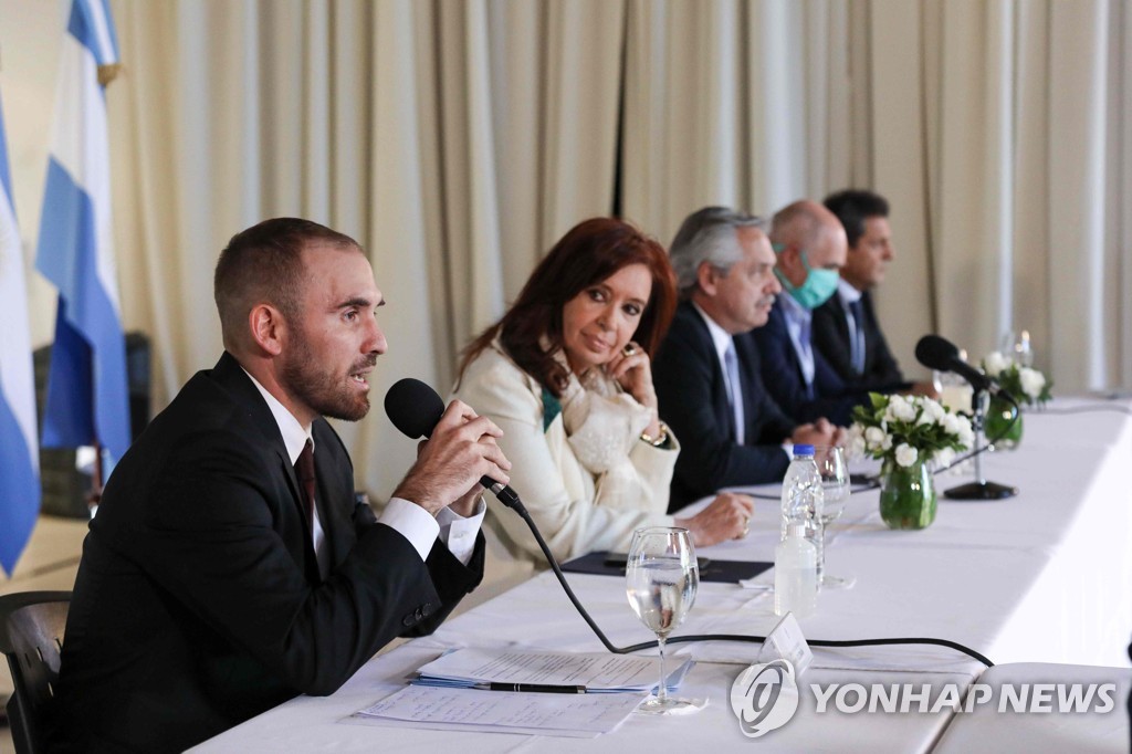 채무 재조정안 발표하는 구스만 아르헨티나 경제장관