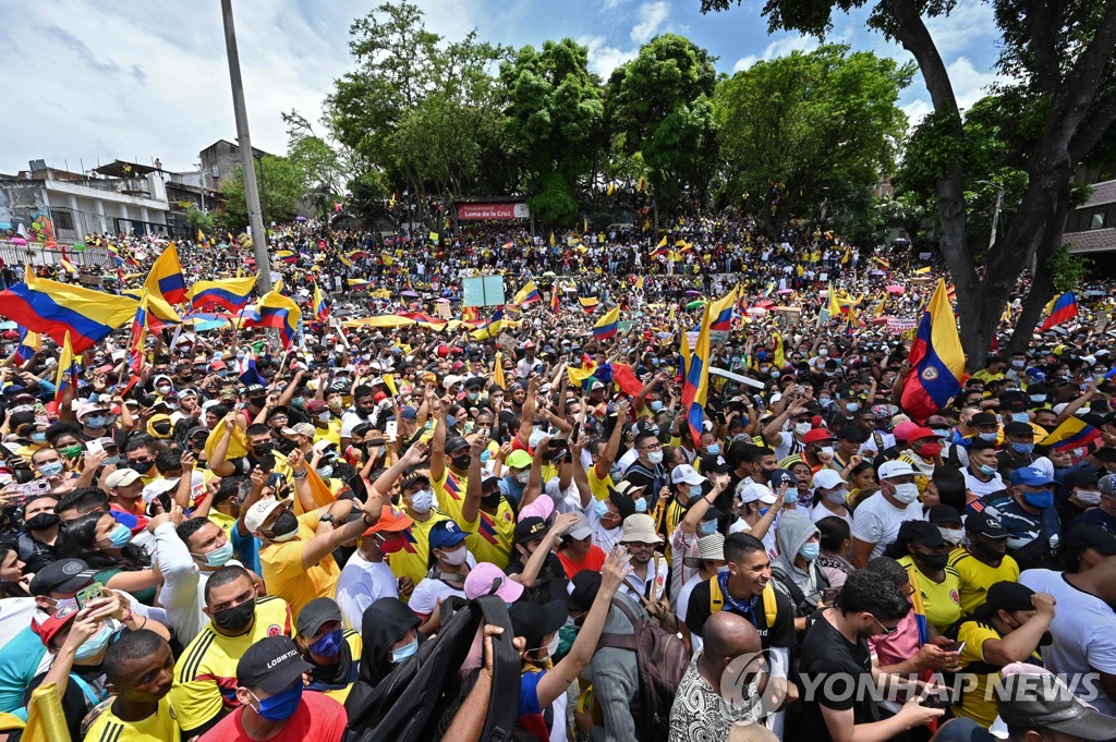 1일(현지시간) 콜롬비아 칼리의 세제개편 항의 시위