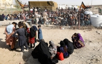 [사진톡톡] 아프간 난민 '차단' 장벽 두르는 이란 국경
