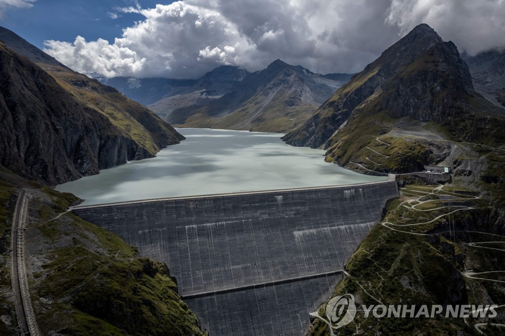 스위스 서부의 수력발전용 댐