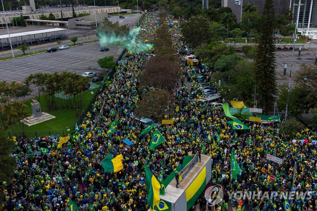"패배 받아들일 수 없다"…거리로 나선 브라질 보우소나루 지지자들