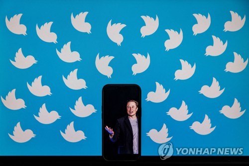 "트위터 주요 광고주 절반 이상, 머스크 인수 후 광고 중단"