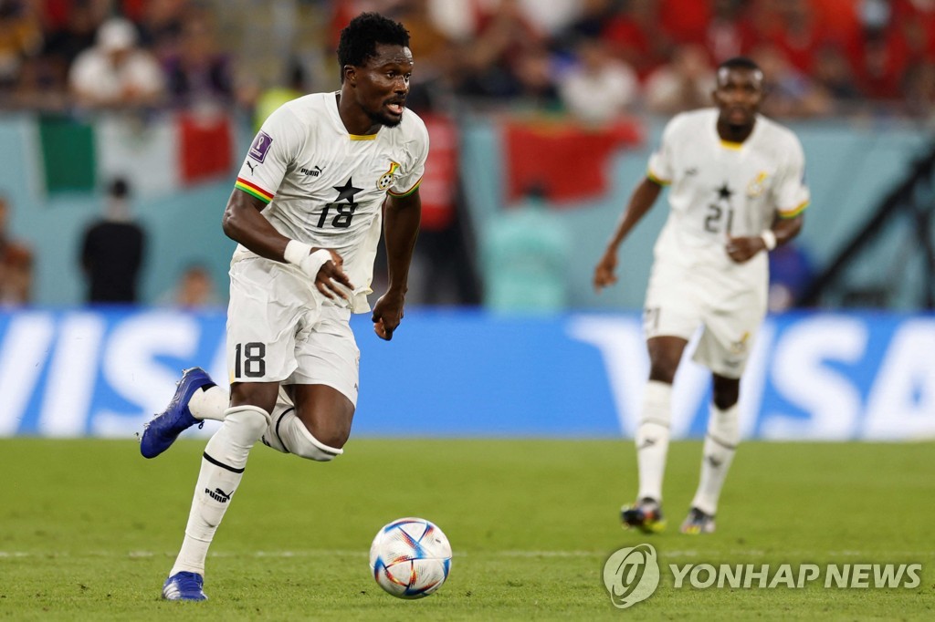 In this AFP photo, Daniel Amartey of Ghana controls the ball during a Group H match against Portugal at the FIFA World Cup at Stadium 974 in Doha on Nov. 24, 2022. (Yonhap)
