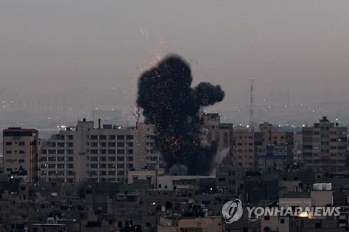 이스라엘, 전투기로 가자지구 공격…팔레스타인 로켓공격에 보복(종합)