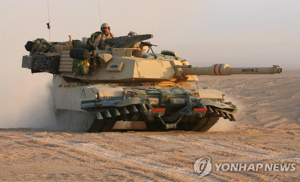 사막에서 작전에 투입된 M1A1 에이브럼스 전차