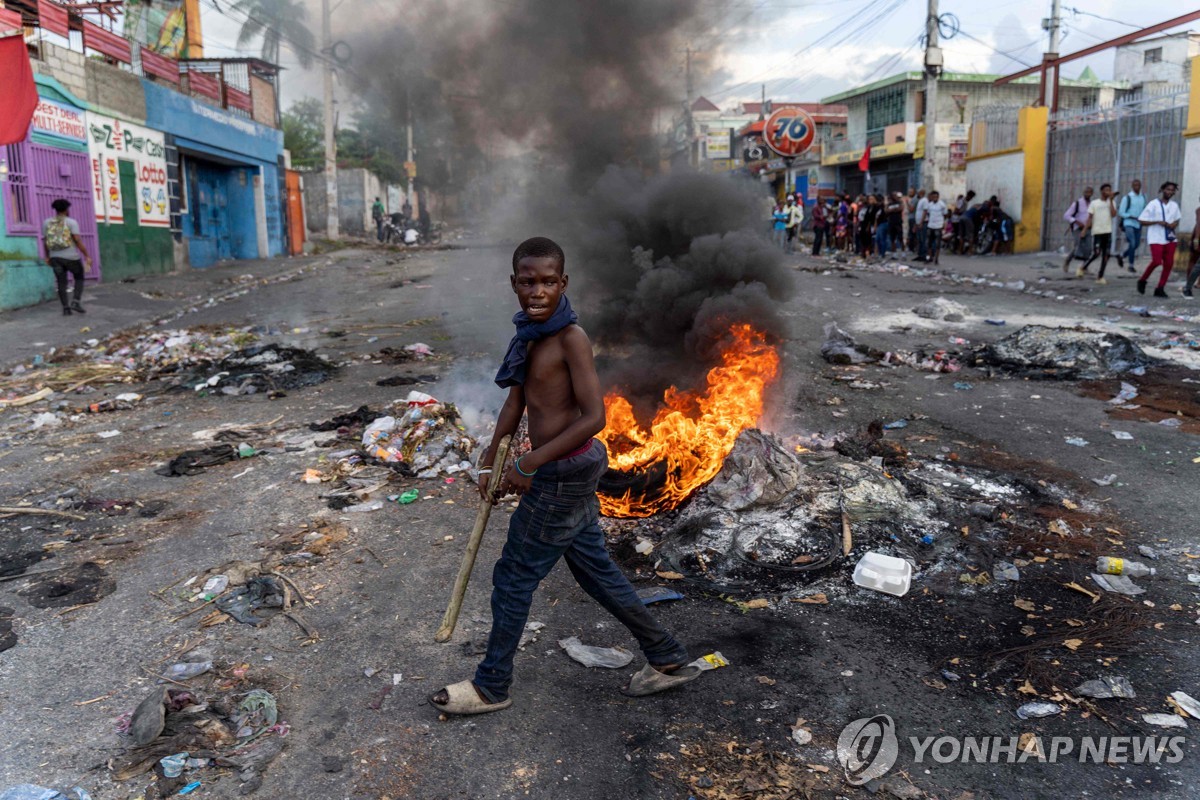 반정부 시위 여파로 폐허를 방불케 하는 아이티 시가지