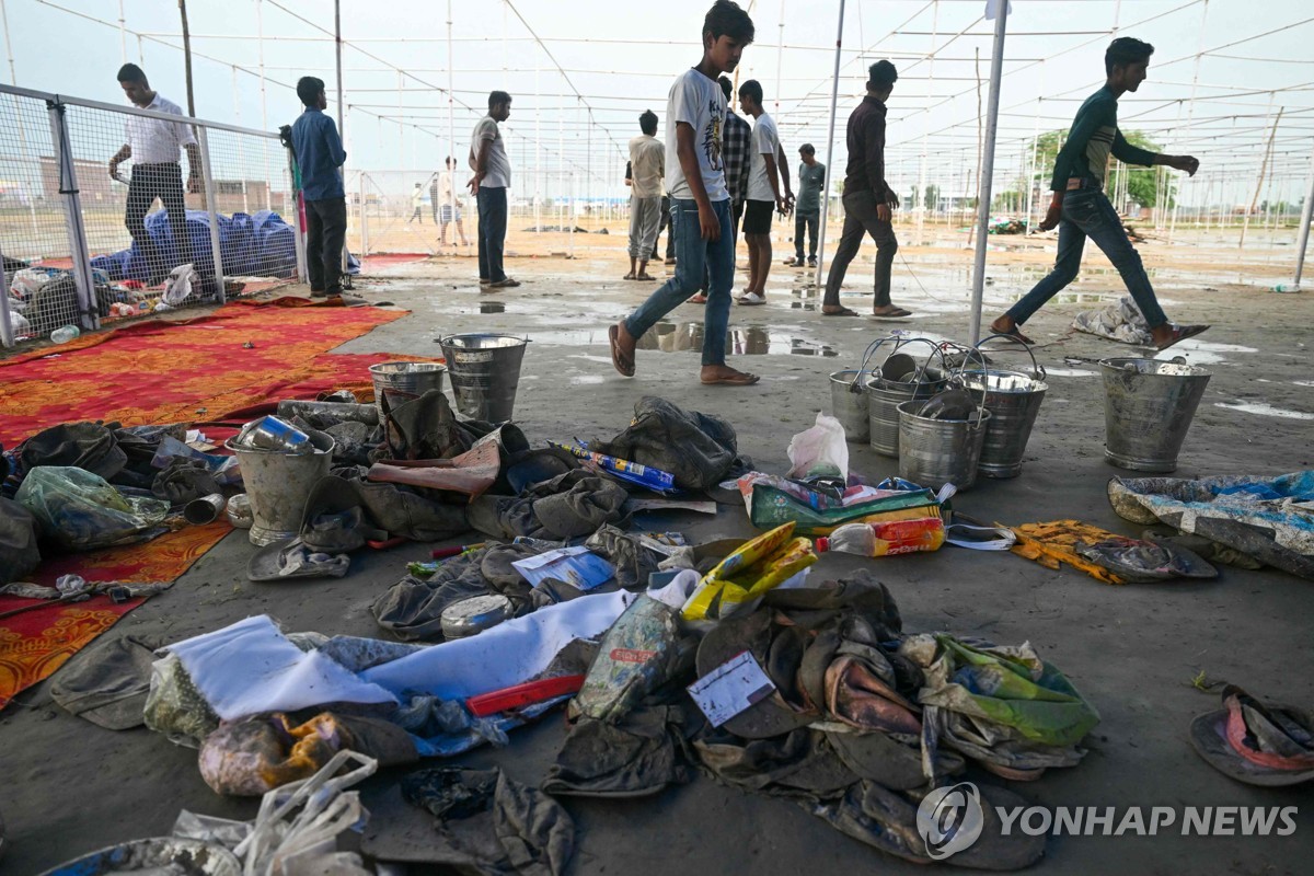 인도 북부 힌두교 행사장 압사사고 현장