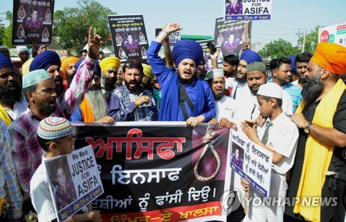21일 인도 북부 암리차르에서 열린 성폭행 반대 시위[EPA=연합뉴스 자료사진]