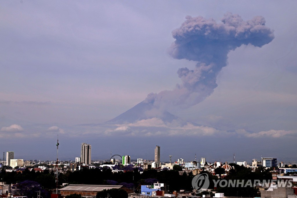 멕시코시티 인근 성층화산 분화…불타는 돌 2.5㎞ 날아가 | 연합뉴스, image size:1024x682