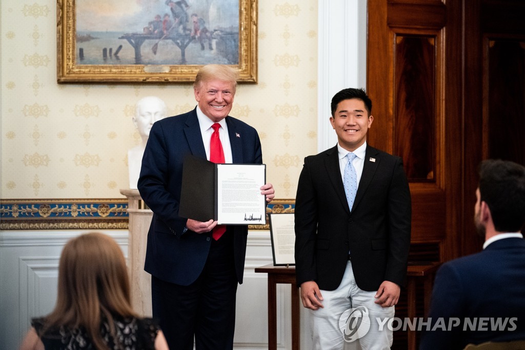 도널드 트럼프 대통령 표창장을 받은 한인 고등학생 TJ 김
