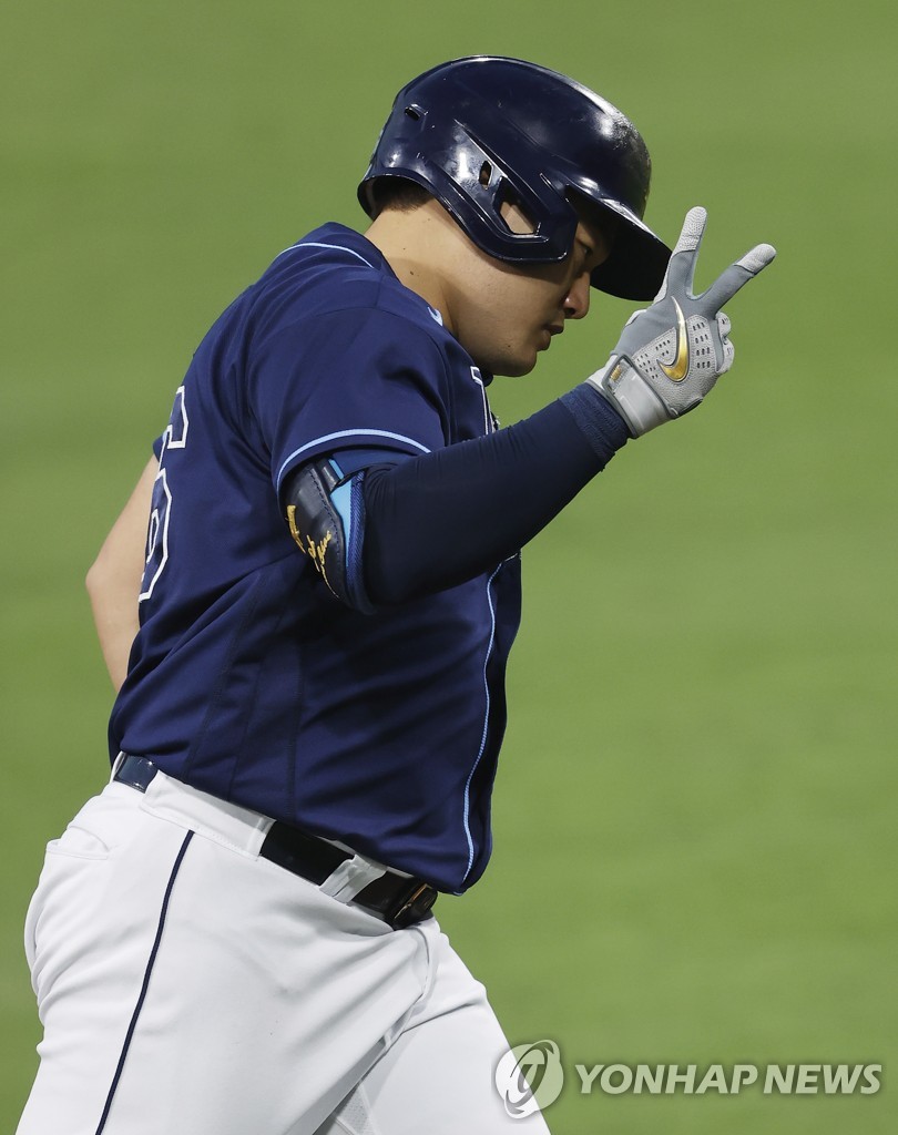 In this EPA photo, Choi Ji-man of the Tampa Bay Rays runs around the bases after smacking a two-run home run against the New York Yankees' starter Gerrit Cole during the bottom of the fourth inning of Game 1 of their American League Division Series at Petco Park in San Diego on Oct. 5, 2020. (Yonhap)