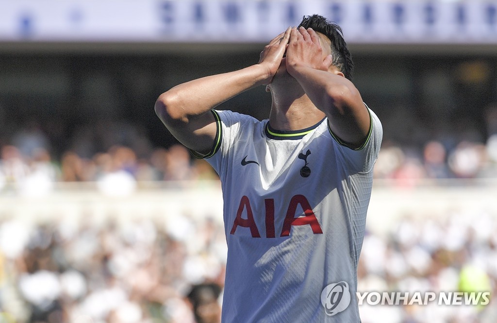 In this EPA photo, Son Heung-min of Tottenham Hotspur reacts to a missed scoring opportunity against Southampton during the clubs' Premier League match at Tottenham Hotspur Stadium in London on Aug. 6, 2022. (Yonhap)