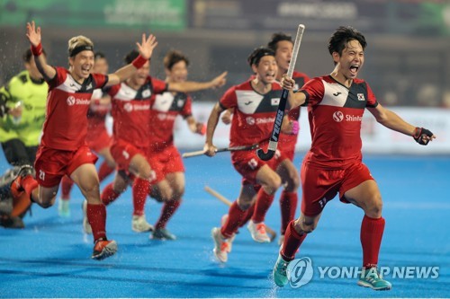 승리가 확정된 후 기뻐하는 한국 선수들. 