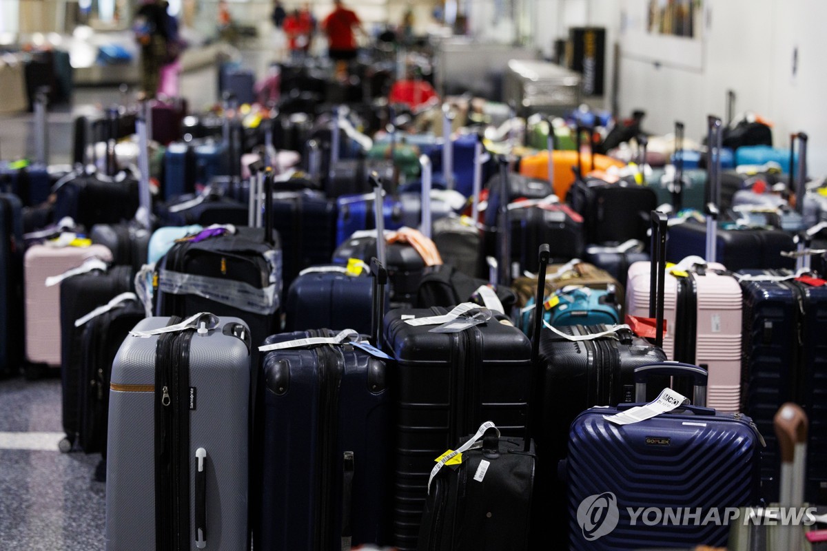 수하물 전쟁…라이언에어 "초과수하물 적발 직원에 수당 …