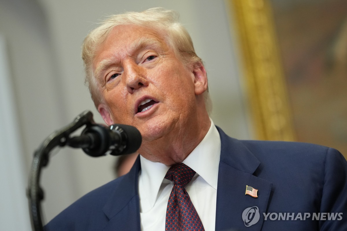 캐나다 관세 35%로 올린 트럼프 "추가 협상 가능성 …