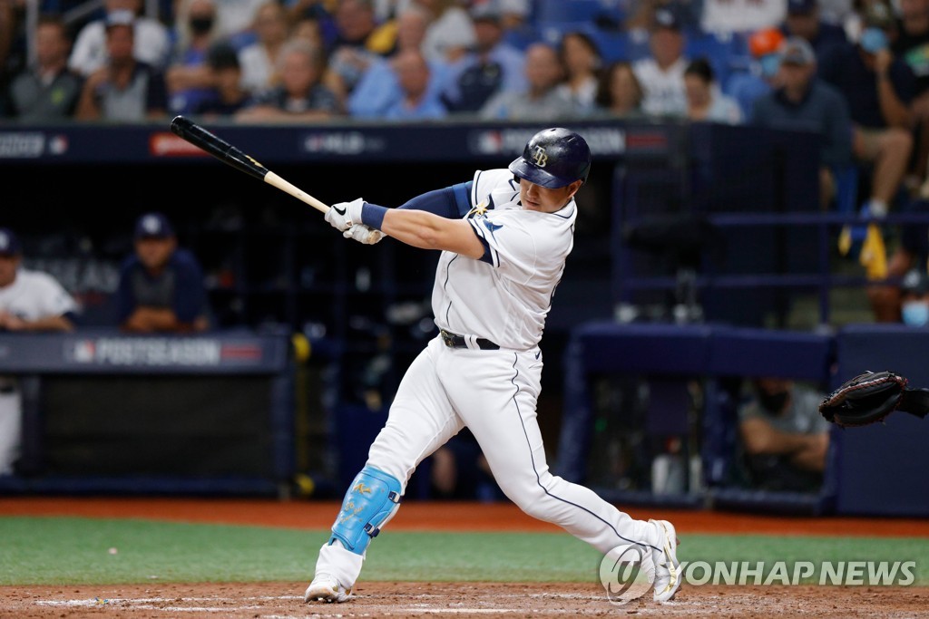 In this Getty Images photo, Choi Ji-man of the Tampa Bay Rays hits a solo home run against the Boston Red Sox in the bottom of the sixth inning of Game 2 of the American League Division Series at Tropicana Field in St. Petersburg, Florida, on Oct. 8, 2021. (Yonhap)