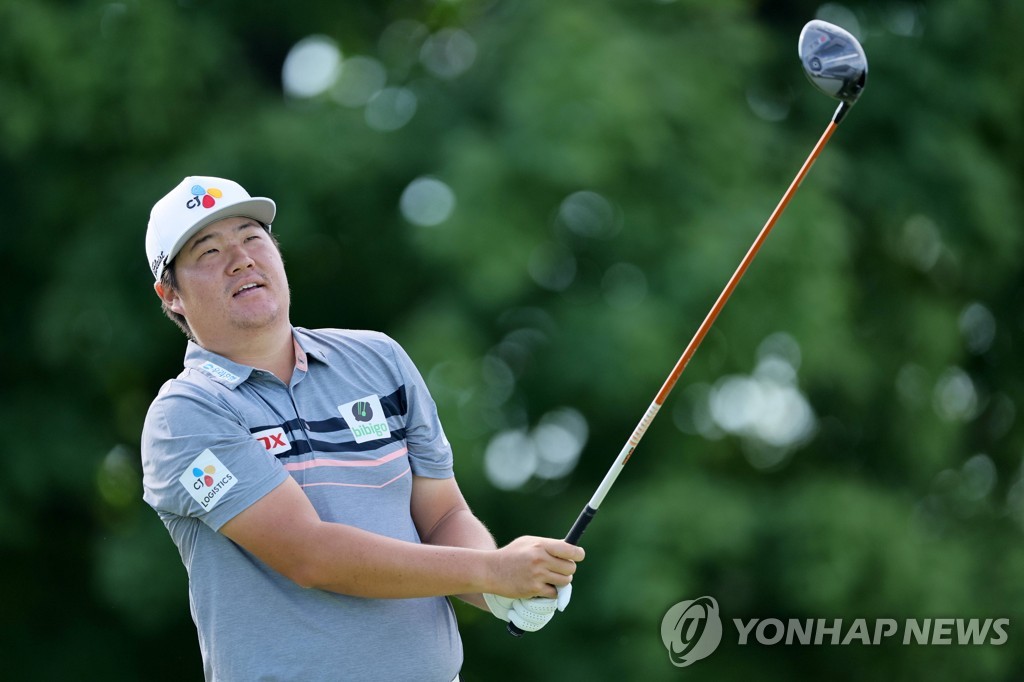 In this Getty images photo, Im Sung-jae of South Korea watches his tee shot from the ninth hole during the Pro-Am prior to the BMW Championship at Wilmington Country Club in Wilmington, Delaware, on Aug. 17, 2022. (Yonhap)