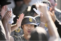 김하성, 11호 홈런에 28번째 멀티 히트…MLB 샌디에이고 PS 진출