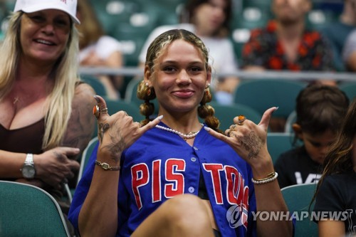 '악동' 로드먼의 딸, 월드컵 도전…"아빠 농구에서 많이 배웠죠"
