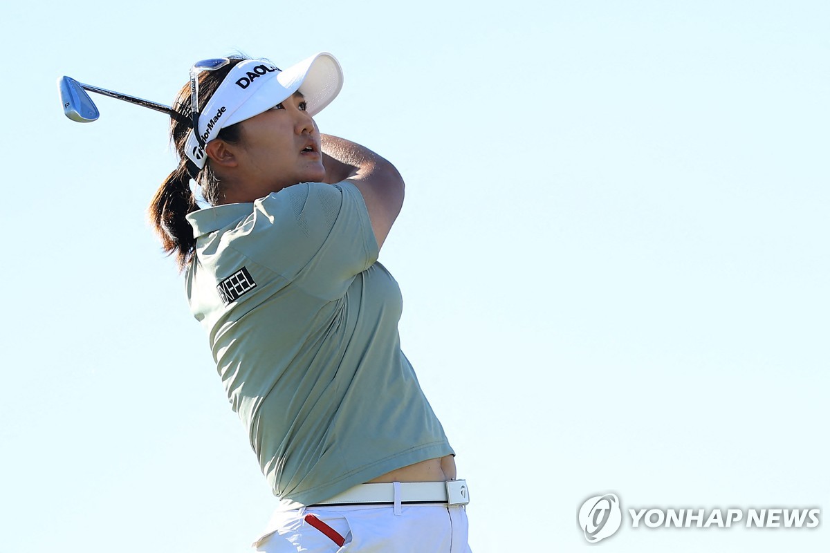 유해란, 블랙 데저트 챔피언십 3R도 선두…LPGA 통산 3승 보인다
