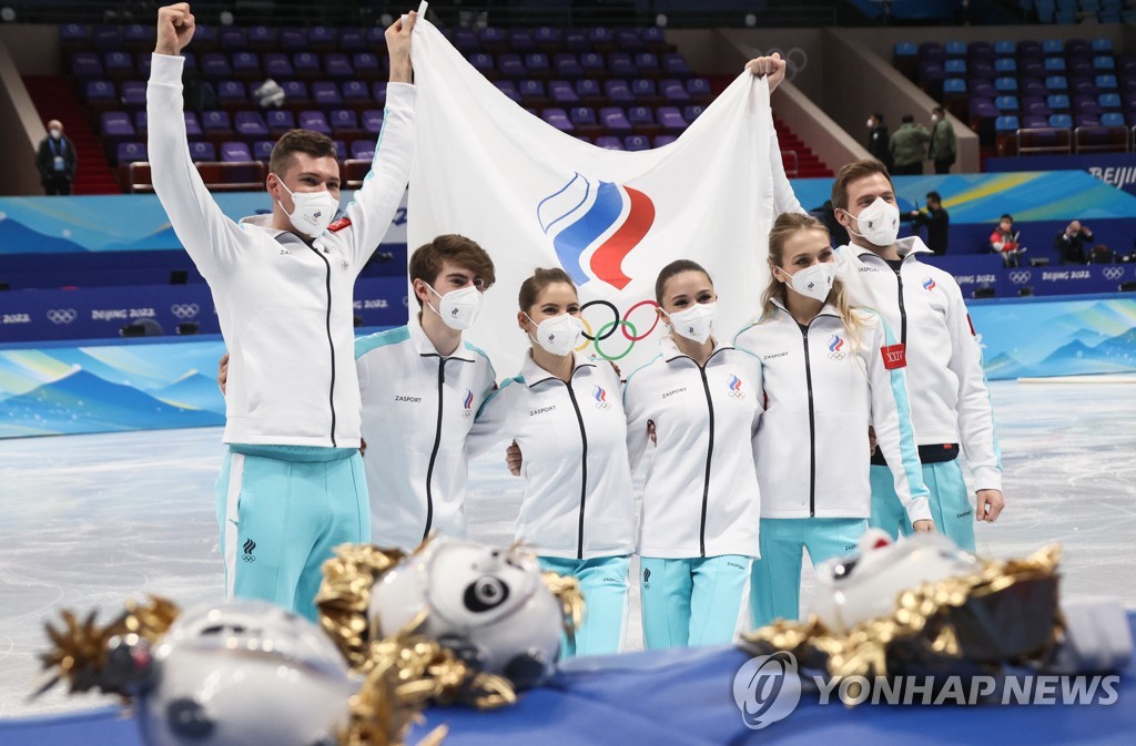 2022 베이징 동계올림픽 피겨 단체전서 금메달 딴 ROC 선수들 