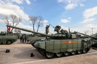 [우크라 침공] 폴란드, 우크라에 탱크 200대 이상 지원
