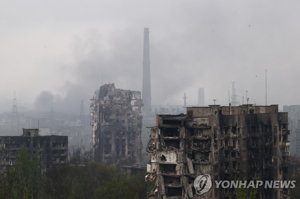 러시아 무차별 폭격에 초토화한 우크라 도시 마리우폴