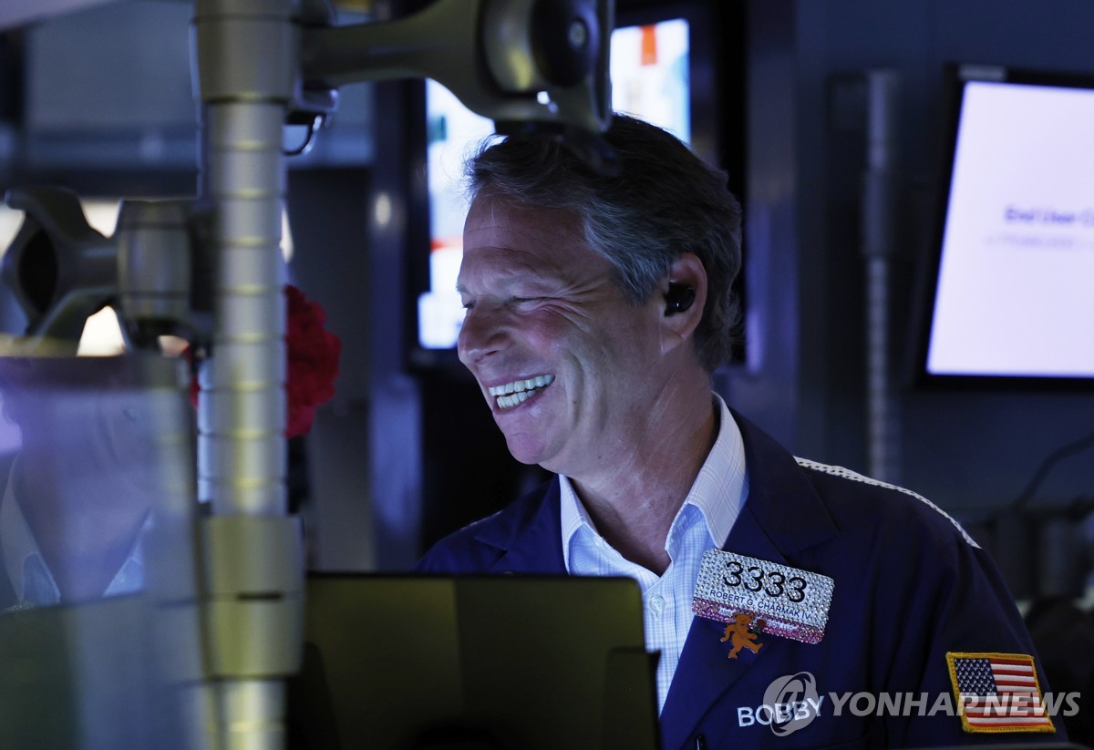 뉴욕증시, 고용 지표 호조에 S&P500·나스닥 또 사…
