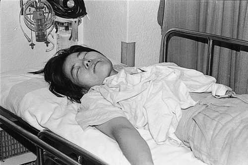 1987년 청계노조 사무실 반환을 요구하다 전경들로부터 집단 폭행을 당해 실신, 이대부속병원 응급실에 입원해 있는 전순옥