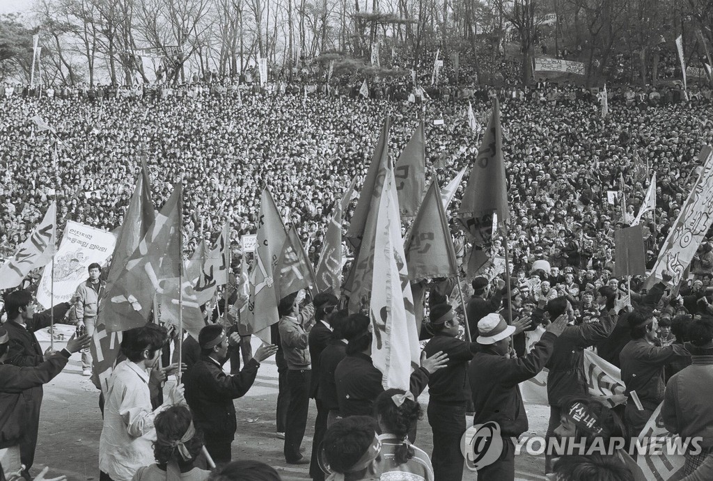 1988년 11월13일 전태일 기념일에 연세대에서 열린 노동자대회