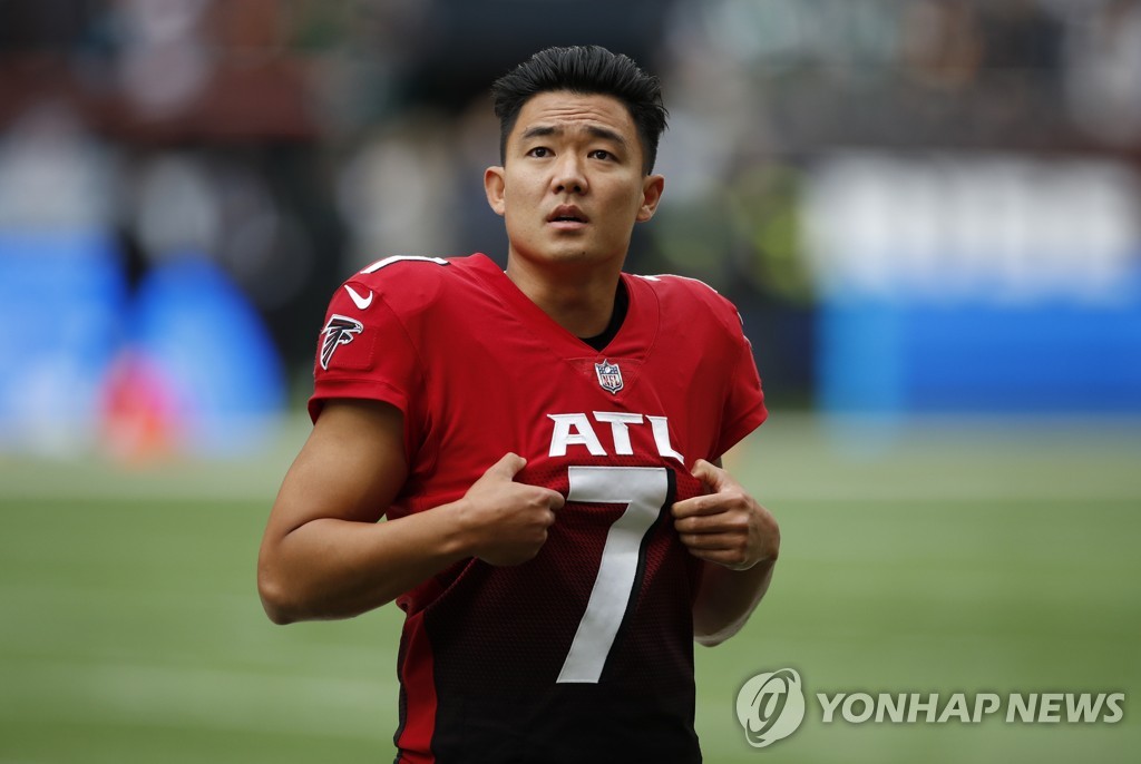 손흥민의 안방에서 워밍업하는 구영회