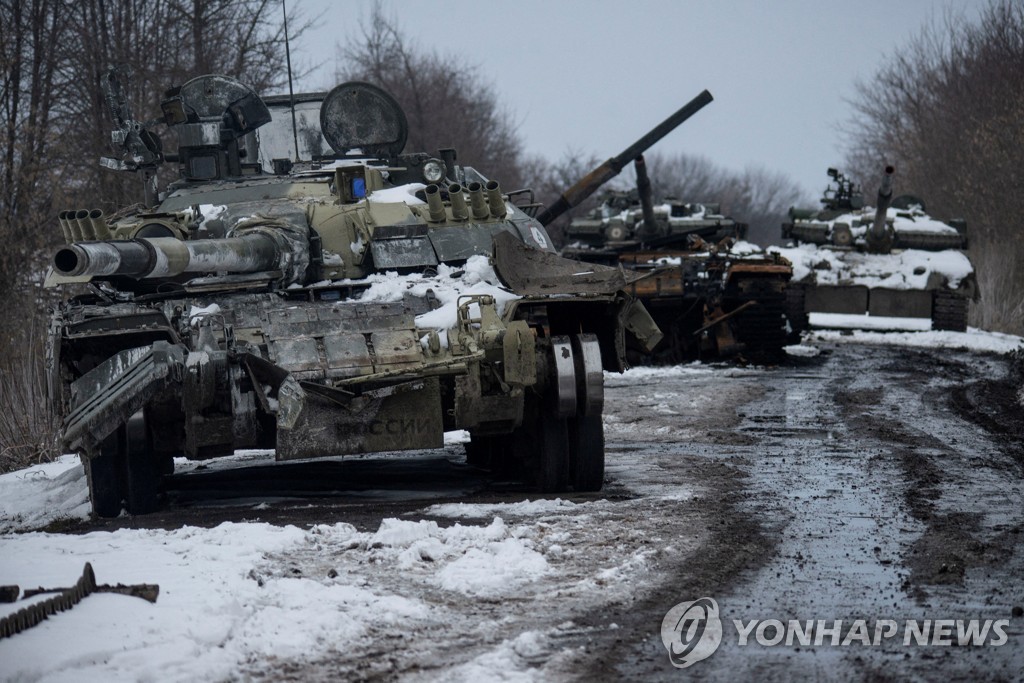 지난 7일 우크라이나 수미주에서 파괴된 러시아 탱크들