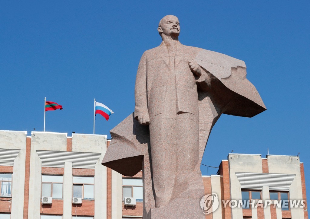 몰도바 트란스니스트리아 티라스폴의 의회 앞에 세워진 레닌 동상