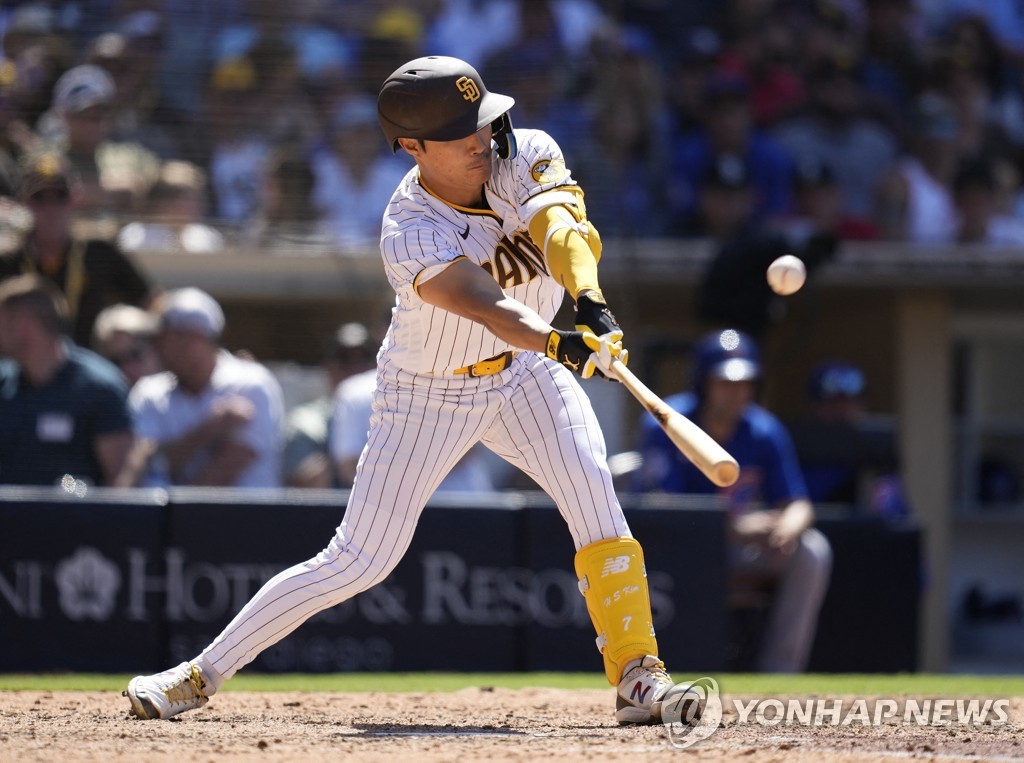 In this USA Today Sports photo via Reuters, Kim Ha-seong of the San Diego Padres hits a single against the Chicago Cubs during the bottom of the sixth inning of a Major League Baseball regular season game at Petco Park in San Diego on May 11, 2022. (Yonhap)