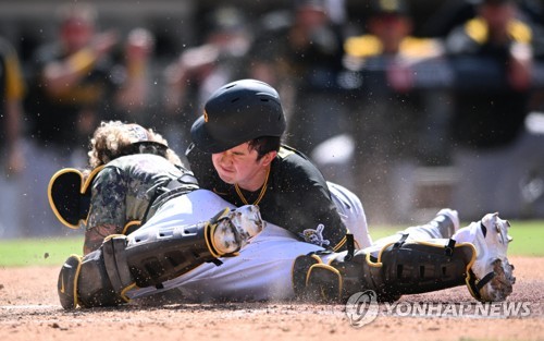 San Diego Padres catcher Jorge Alfaro during the fourth inning of