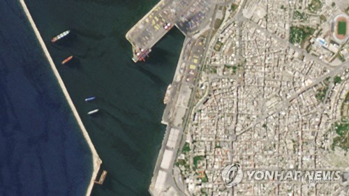 시리아 항구에 정박 중인 러시아 선박을 추적한 위성사진