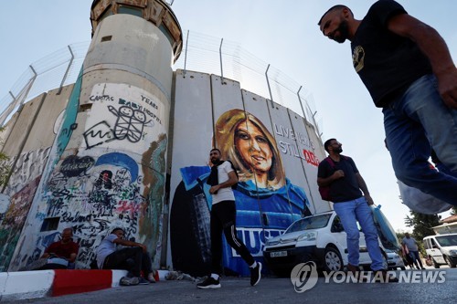 요르단강 서안에서 총격 피살된 알자지라 기자 벽화