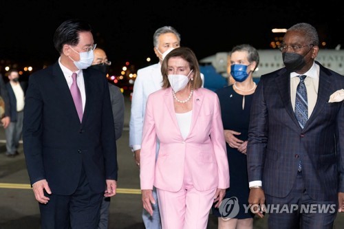대만 도착한 펠로시 미 하원의장