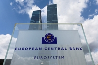 ECB '자이언트스텝' 물가대응 가속…라가르드 