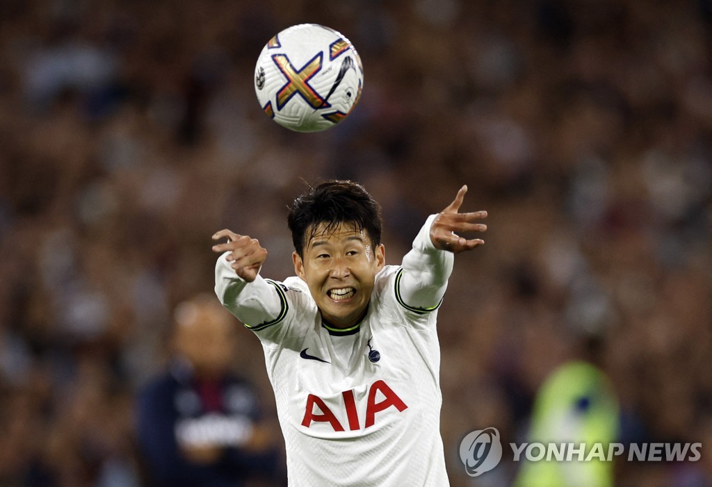 In this Action Images photo via Reuters, Son Heung-min of Tottenham Hotspur throws the ball back into the field against West Ham United during the clubs' Premier League match at London Stadium in London on Aug. 31, 2022. (Yonhap)